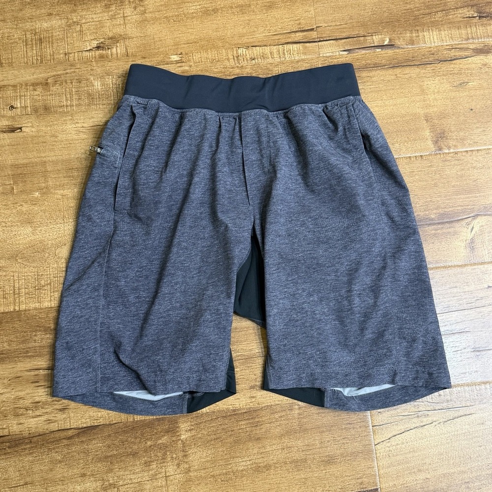 Lululemon Mens Athletic Gray Shorts Size Small 9'' Non Lined W/ Pockets